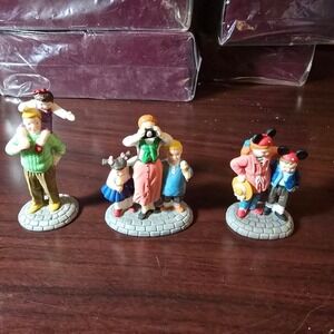 "DISNEY PARKS FAMILY" Department 56 Heritage Village Collection MINT CONDITION!